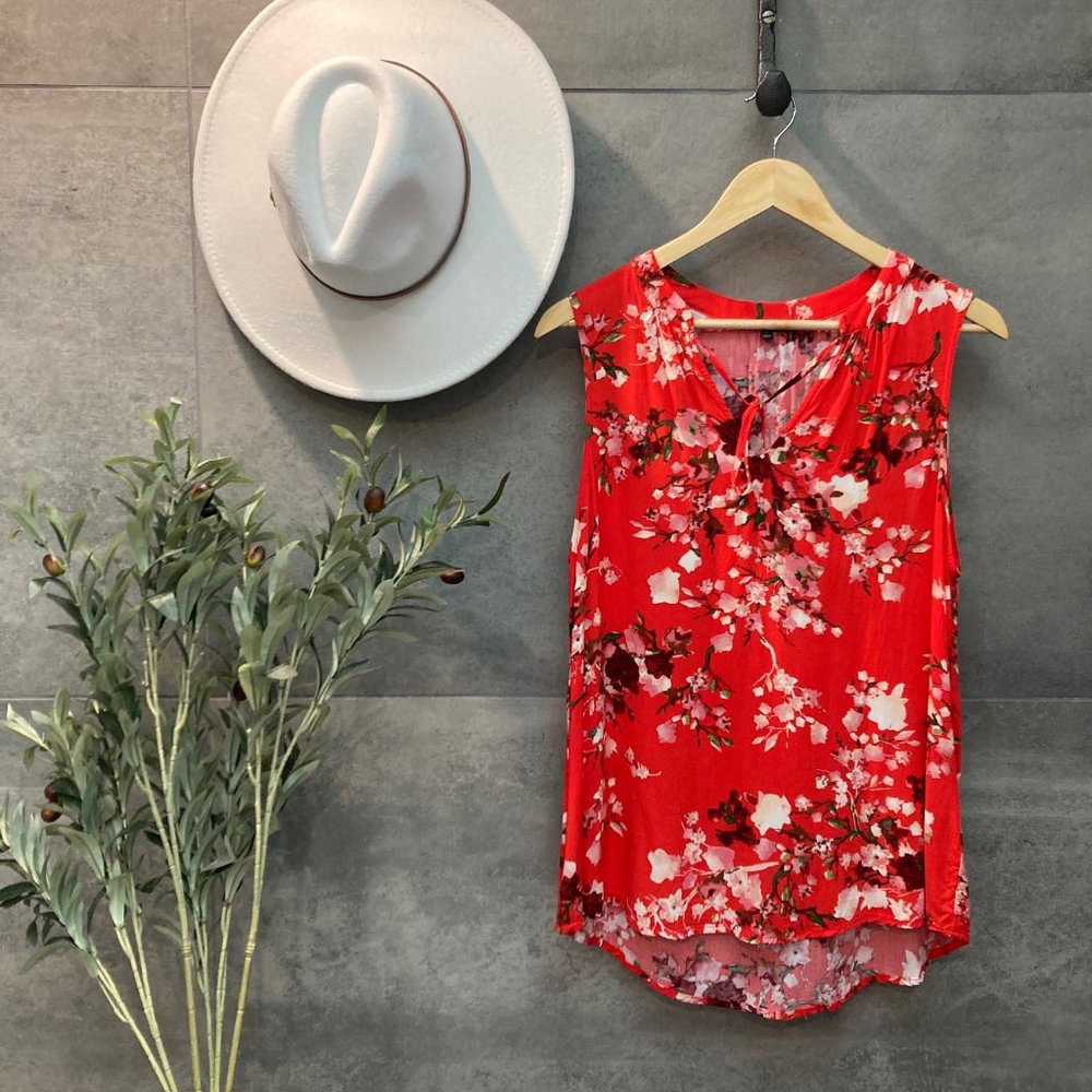 Beautiful floral tank staccato size medium excellent condition